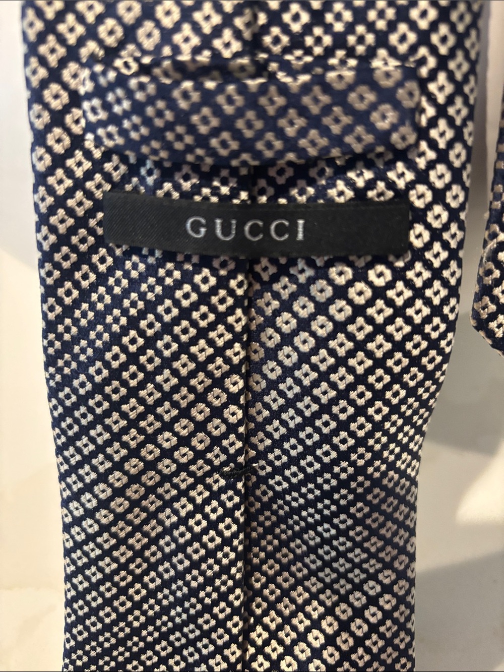 Gucci Navy and White Micro-Pattern Silk Tie - Picture 2 of 4